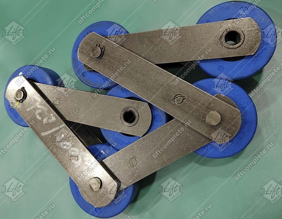 Цепь ступеней эскалатора, KONE, 13KV-C, шаг - 133,33 мм, палец - 77x12,8/12,5 мм, пластины - 35x4/35x4 мм, ролик - 75x23,5 мм, 105 kN (комплект на 2 ступени)