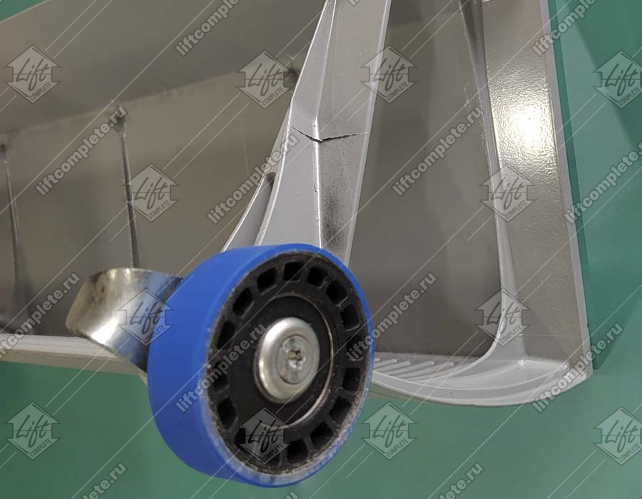 Ступень эскалатора, KONE, 1000 мм, алюминий, без демаркационных линий, ролик 75x23,5 мм, тип 100