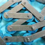 Цепь ступеней эскалатора, KONE, 13RI-A, шаг - 133,33 мм, палец - 74,5x12,8/12,5 мм, пластины - 35x4/35x4 мм, ролик - 75x23,5 мм, 105 kN (комплект на 2 ступени)